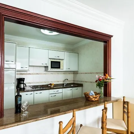 One Bedroom With Wifi And Pool, Close To The Beach Puerto Del Carmen